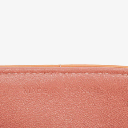 Chanel East West Chocolate Bar Flap Tasche aus Lackleder