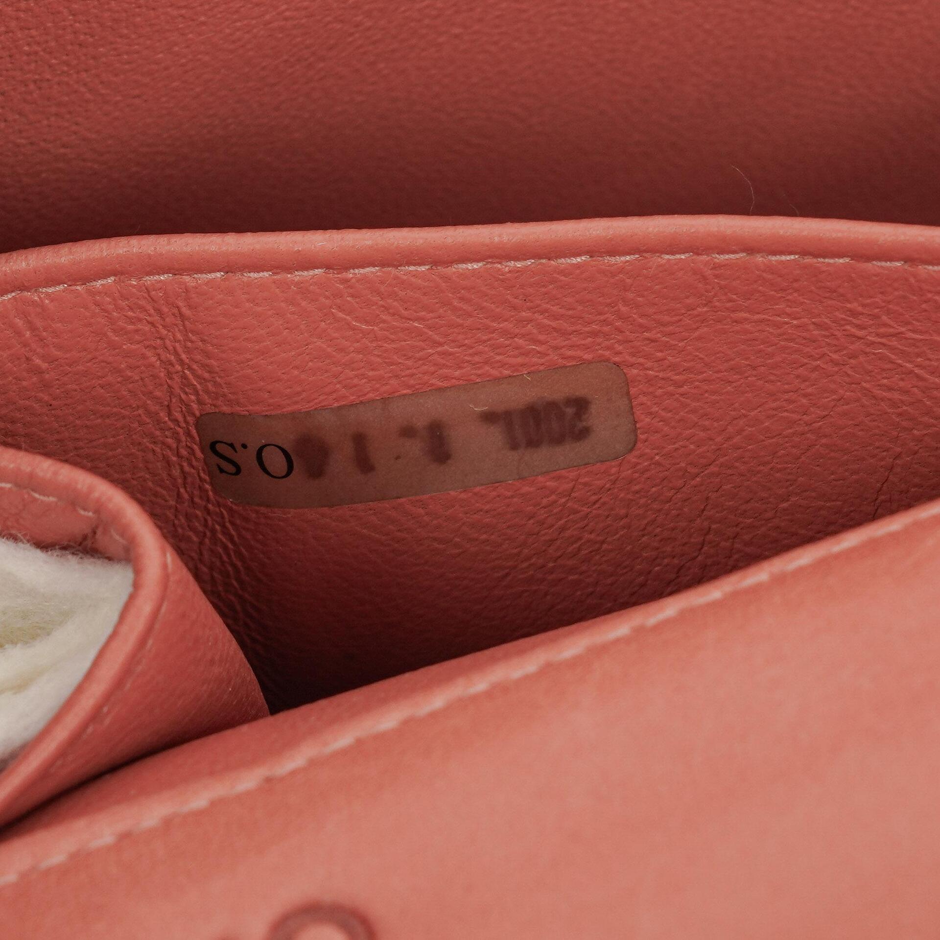 Chanel East West Chocolate Bar Flap Tasche aus Lackleder