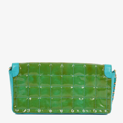 Chanel East West Chocolate Bar Flap Tasche aus Lackleder
