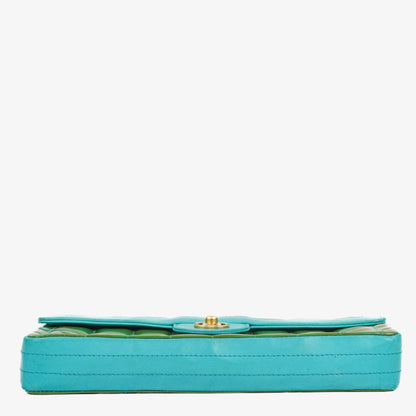 Chanel East West Chocolate Bar Flap Tasche aus Lackleder