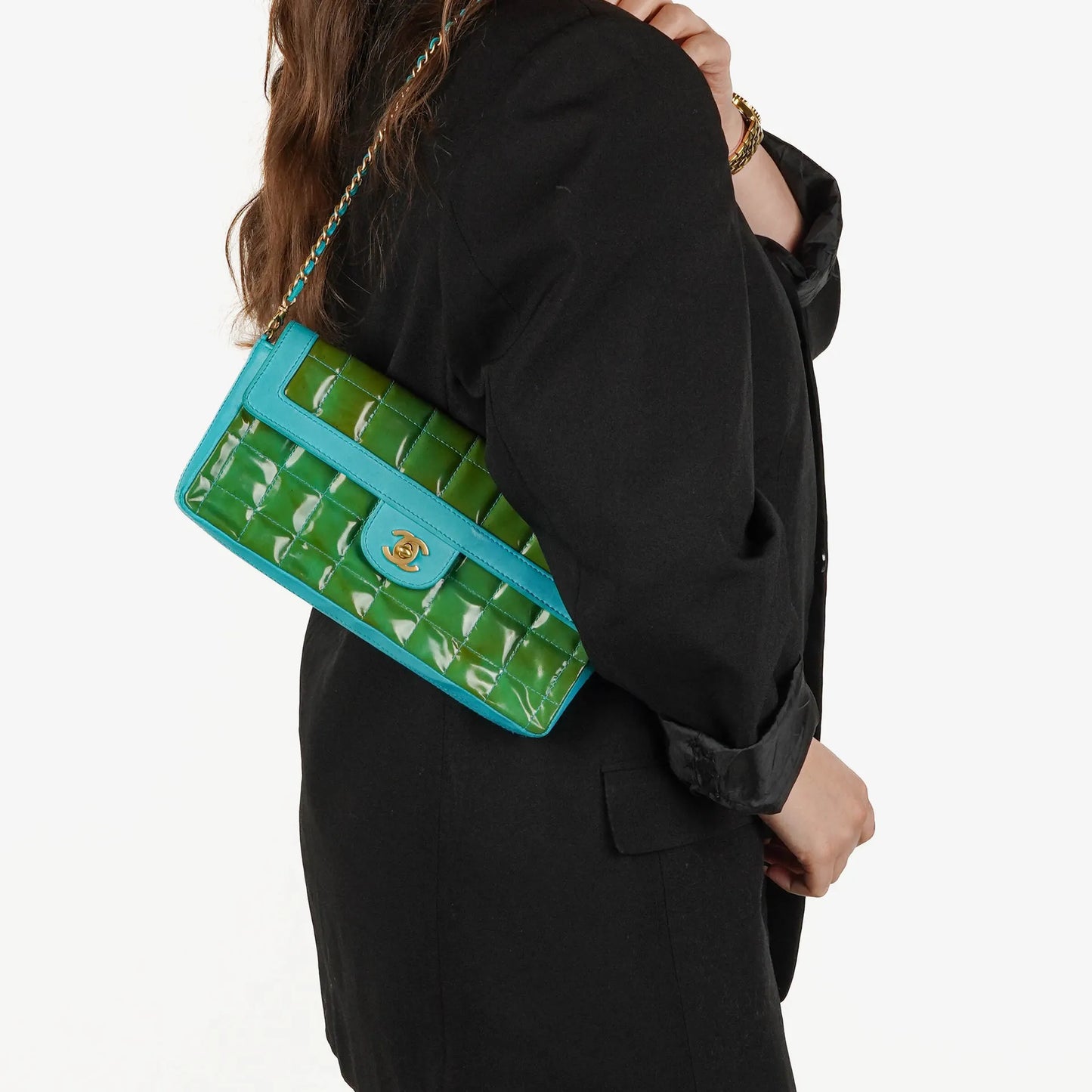 Chanel East West Chocolate Bar Flap Tasche aus Lackleder