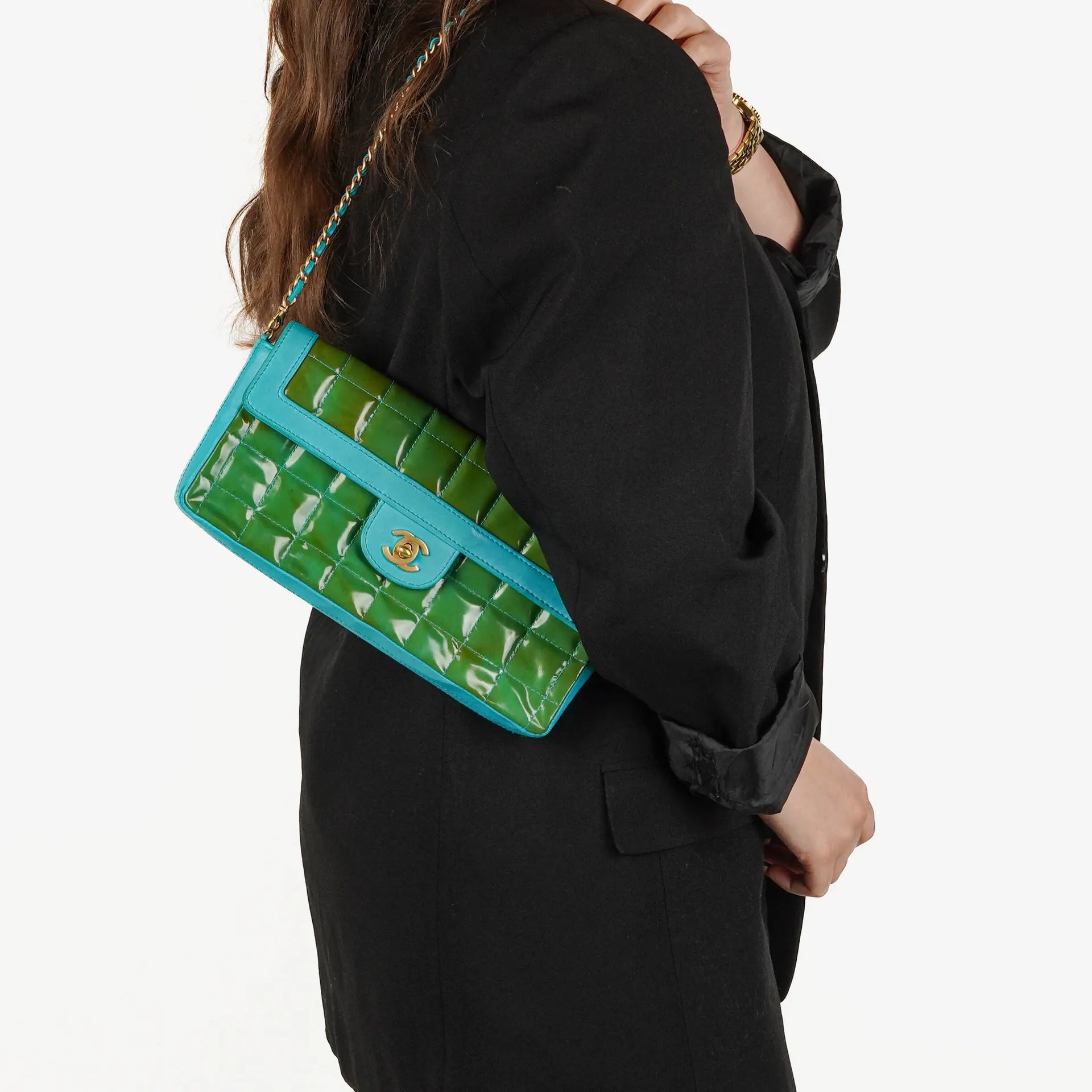 Chanel East West Chocolate Bar Flap Tasche aus Lackleder
