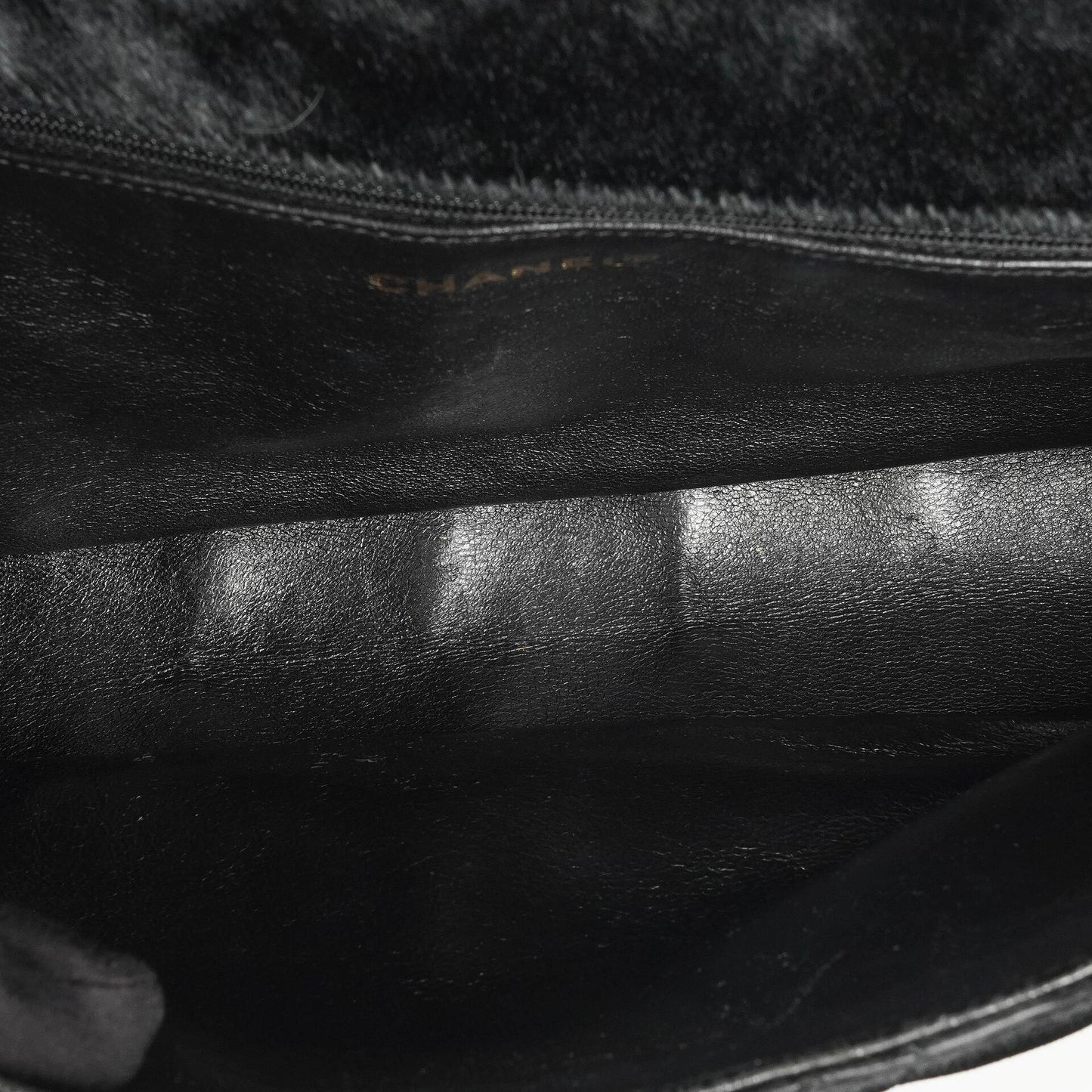 Chanel East West Flap Bag aus Ponyhaar Samt Schokoladenriegel mit goldfarbener Hardware