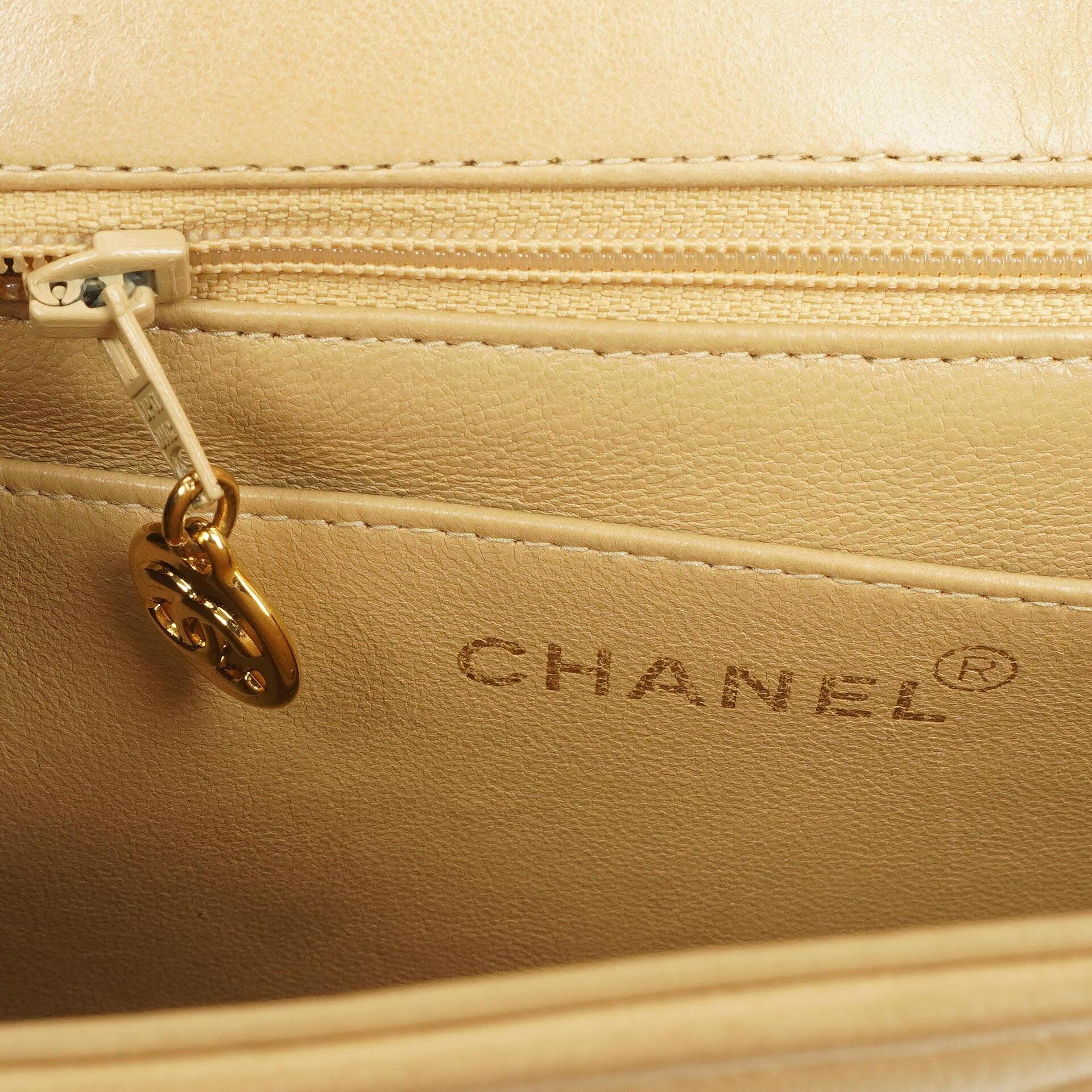 Chanel Envelope Beige Chevron Gesteppt Crossbody Tasche Mit 24K Vergoldeten Beschlägen
