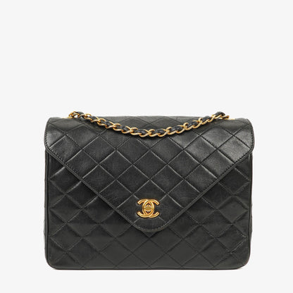 Chanel Envelope Flap Tasche Schwarz Gepolstertes Lammleder mit 24K Vergoldeten Beschlägen