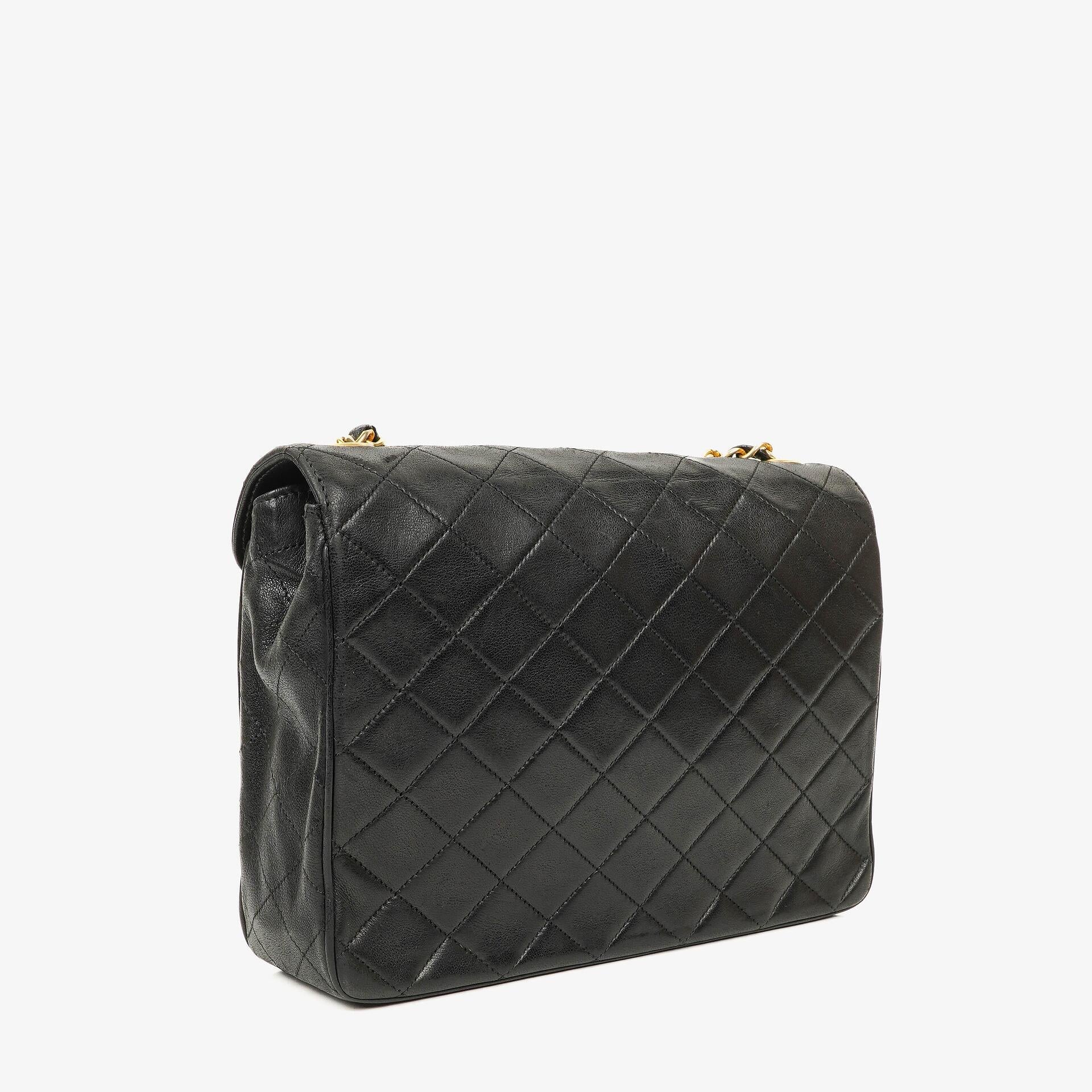 Chanel Envelope Flap Tasche Schwarz Gepolstertes Lammleder mit 24K Vergoldeten Beschlägen