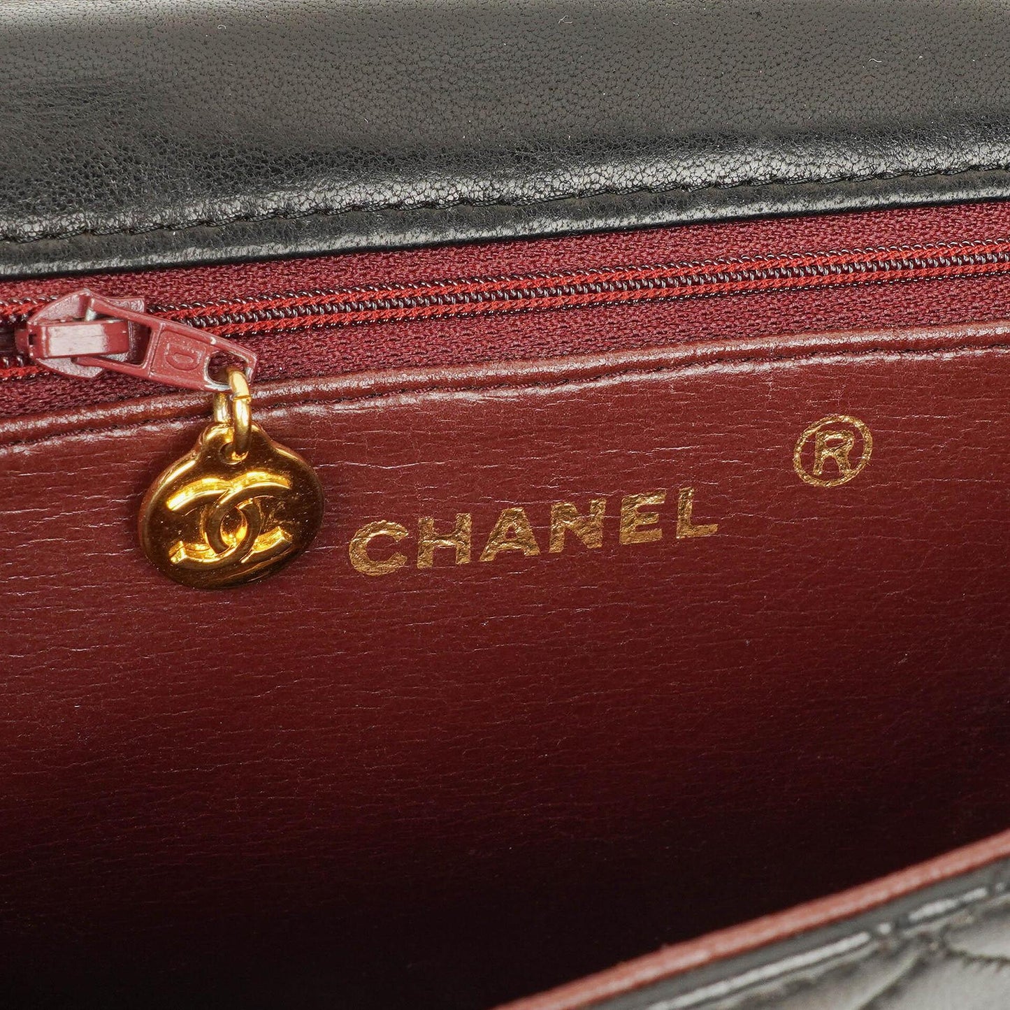 Chanel Envelope Flap Tasche Schwarz Gepolstertes Lammleder mit 24K Vergoldeten Beschlägen