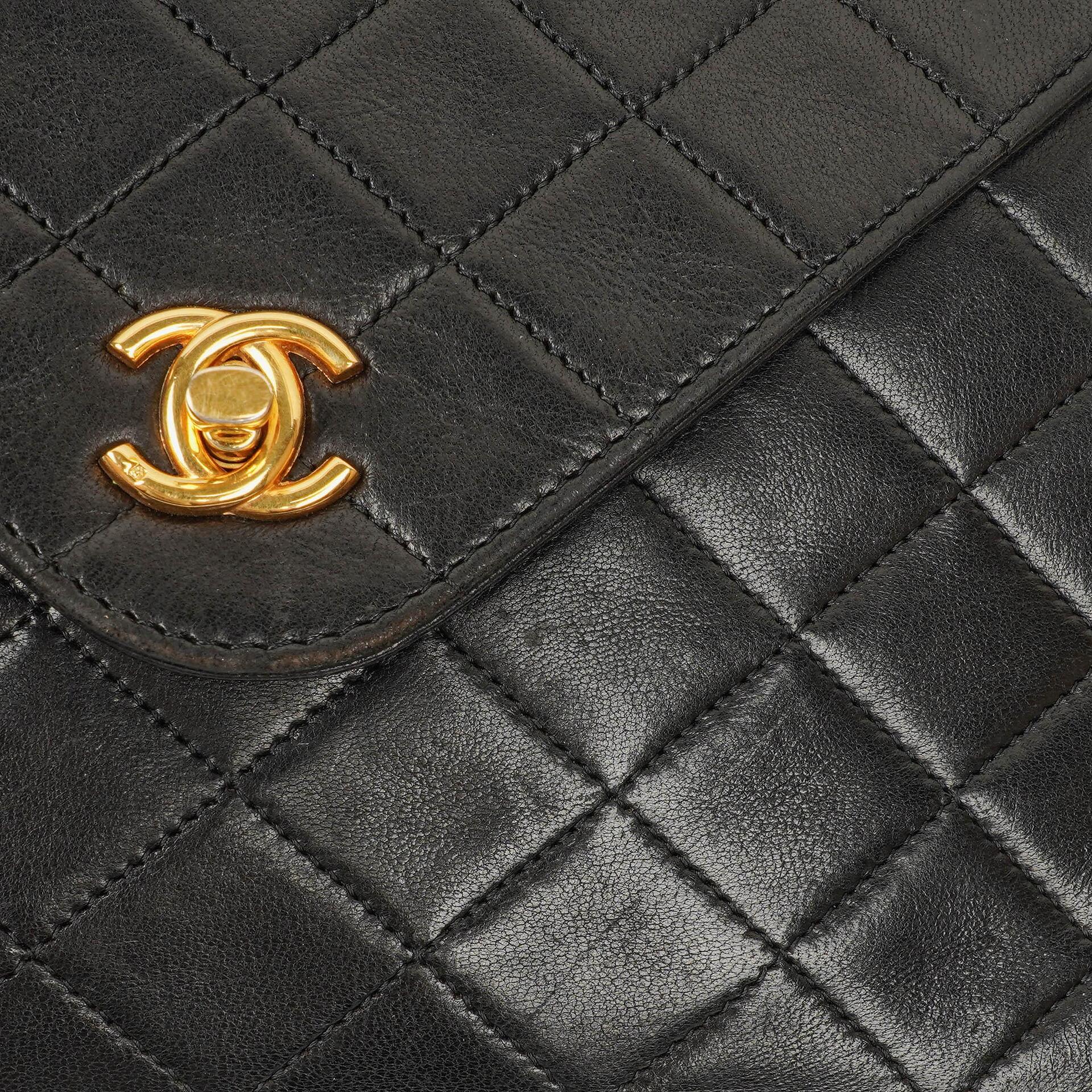 Chanel Envelope Flap Tasche Schwarz Gepolstertes Lammleder mit 24K Vergoldeten Beschlägen