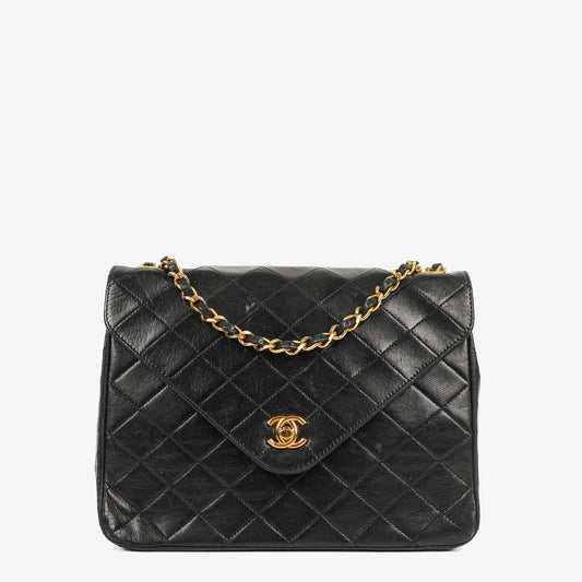 Chanel Envelope Flap Tasche aus schwarzem gestepptem Lammleder mit 24K vergoldeten Beschlägen