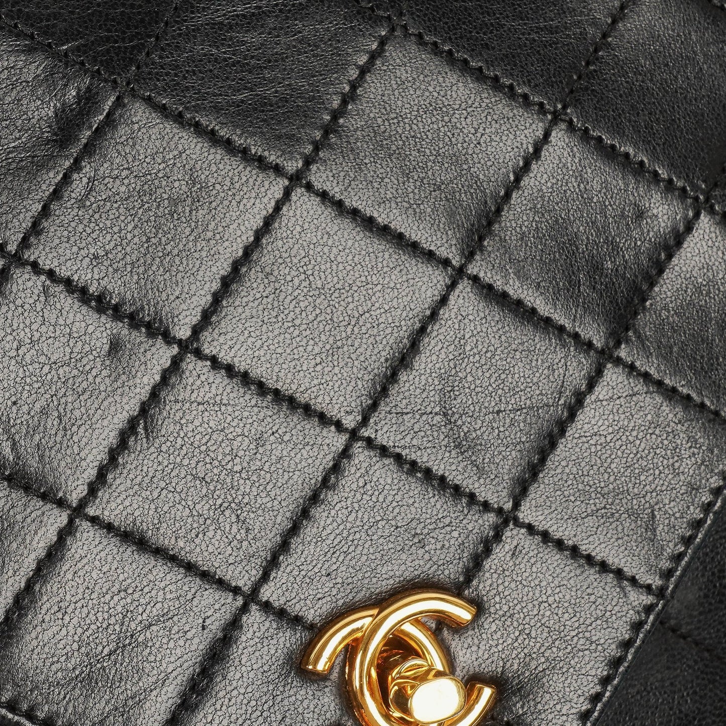 Chanel Envelope Flap Tasche aus schwarzem gestepptem Lammleder mit 24K vergoldeten Beschlägen