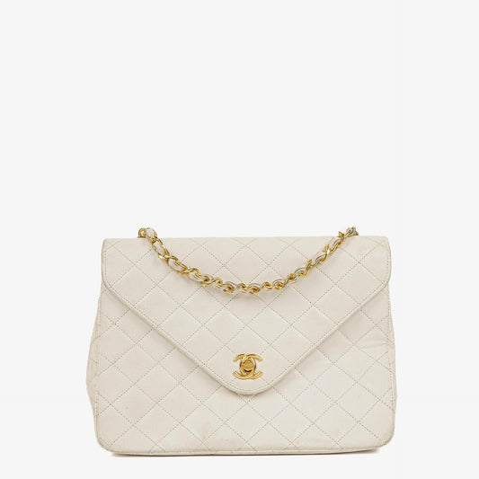 Chanel Umschlagklappe Tasche Weiß Gesteppt Lammleder mit 24K Vergoldeter Hardware
