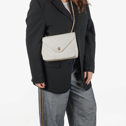 Chanel Umschlagklappe Tasche Weiß Gesteppt Lammleder mit 24K Vergoldeter Hardware