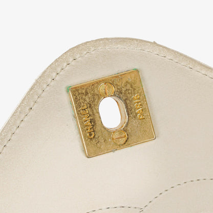 Chanel Umschlagklappe Tasche Weiß Gesteppt Lammleder mit 24K Vergoldeter Hardware