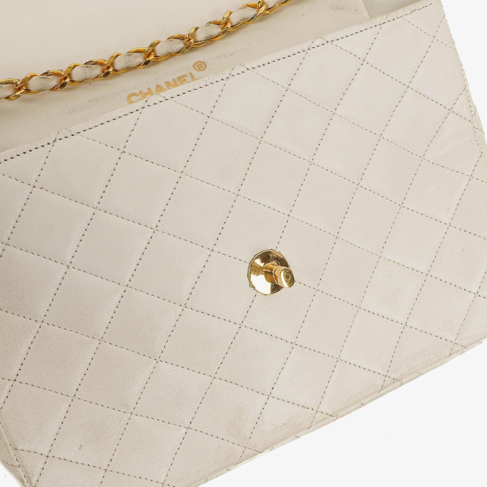 Chanel Umschlagklappe Tasche Weiß Gesteppt Lammleder mit 24K Vergoldeter Hardware