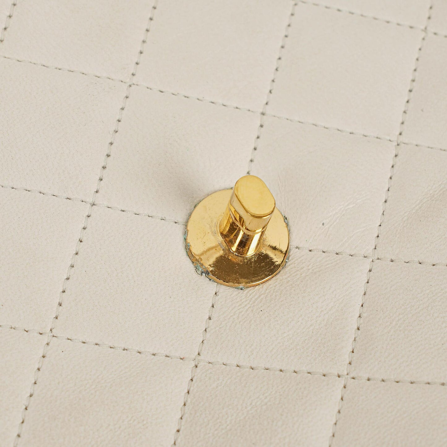 Chanel Umschlagklappe Tasche Weiß Gesteppt Lammleder mit 24K Vergoldeter Hardware