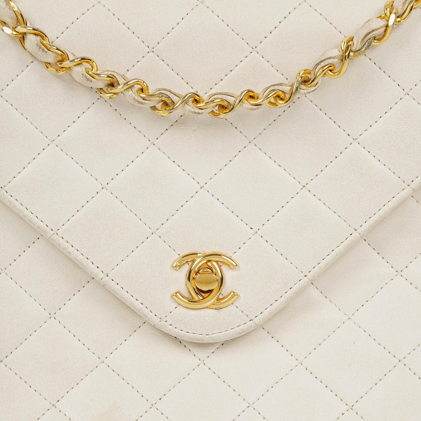 Chanel Umschlagklappe Tasche Weiß Gesteppt Lammleder mit 24K Vergoldeter Hardware