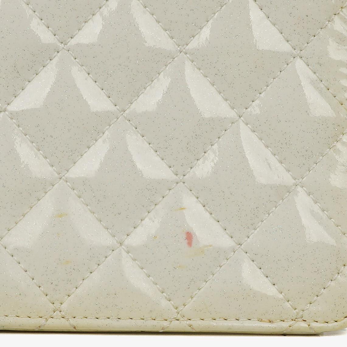 Chanel Evening Star East West Flap Bag aus weißem gestepptem Patentleder
