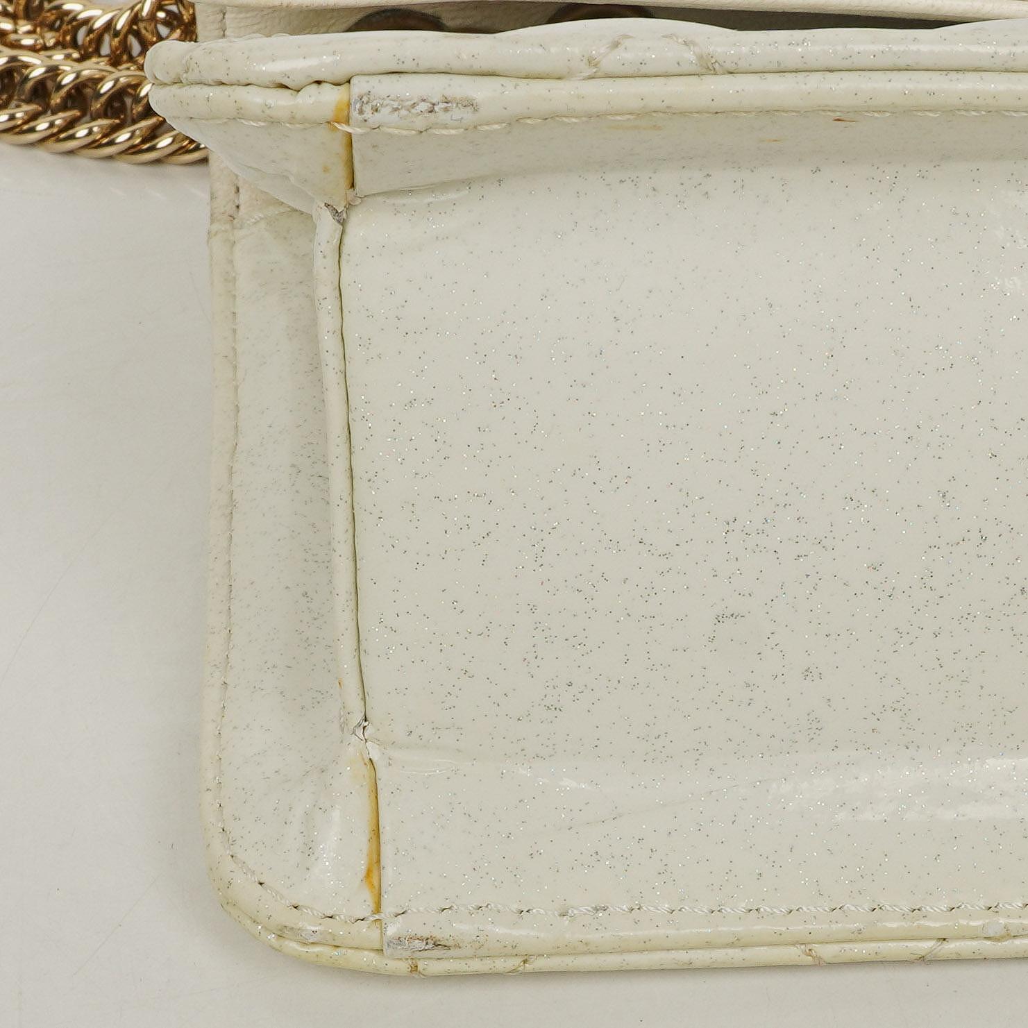 Chanel Evening Star East West Flap Bag aus weißem gestepptem Patentleder