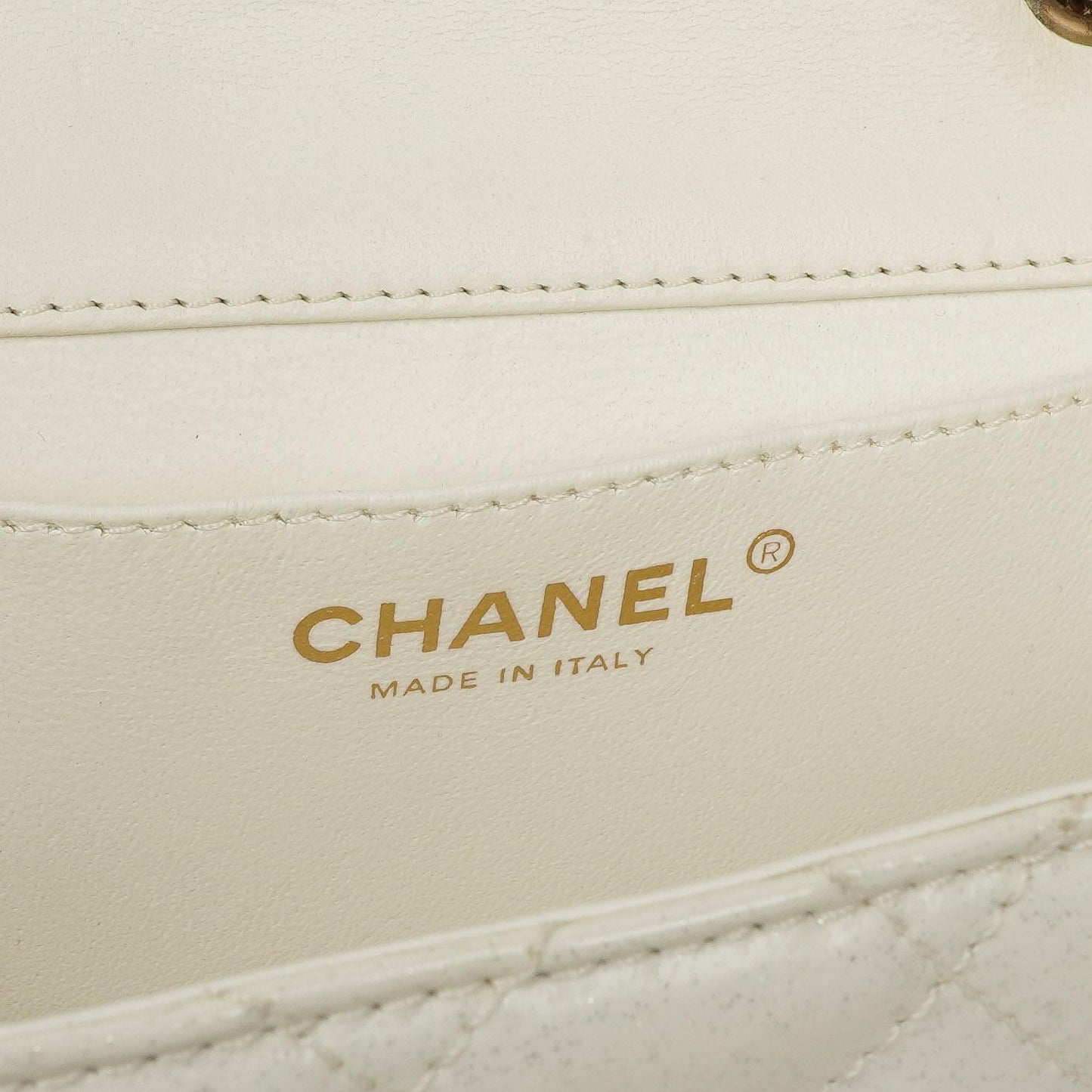 Chanel Evening Star East West Flap Bag aus weißem gestepptem Patentleder