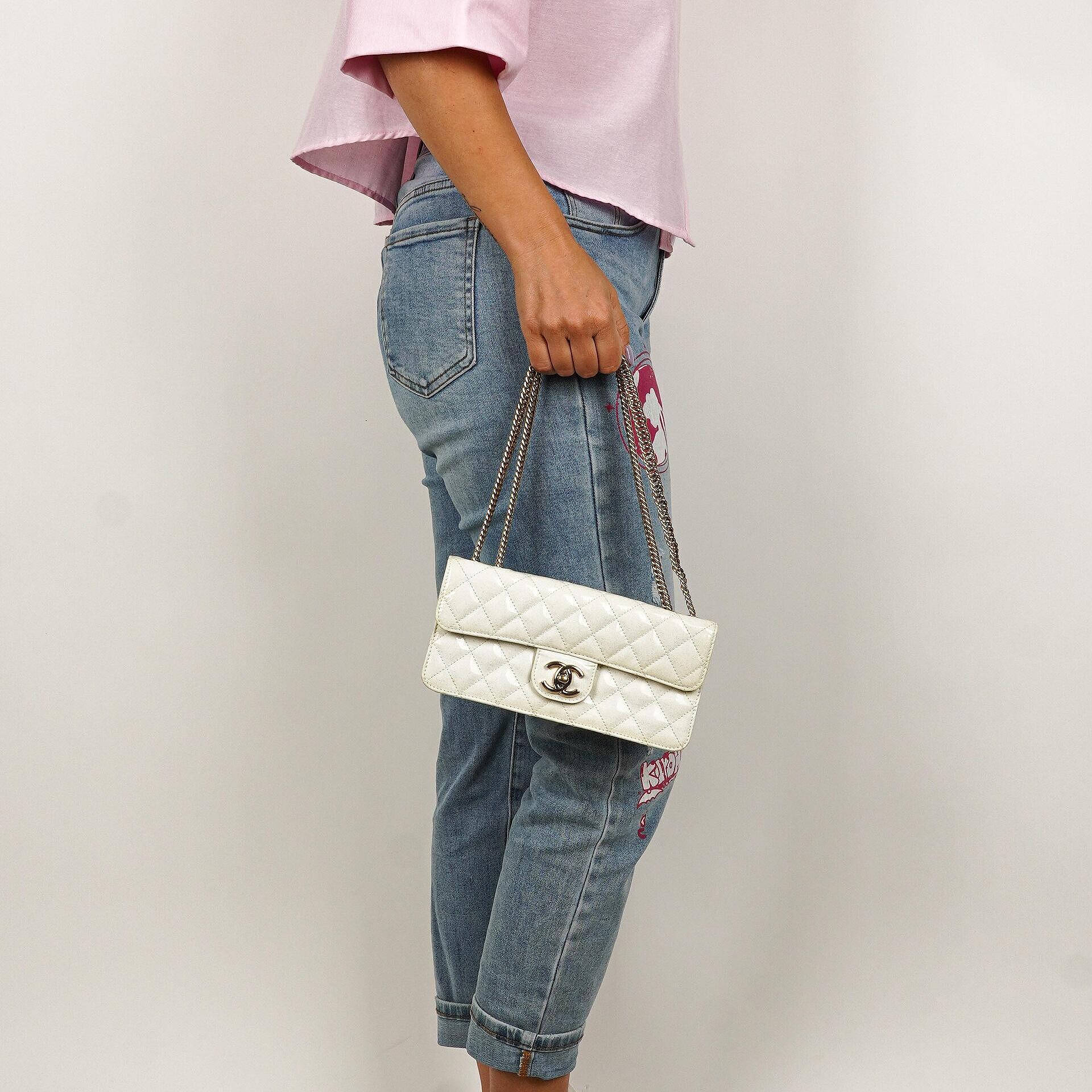Chanel Evening Star East West Flap Bag aus weißem gestepptem Patentleder