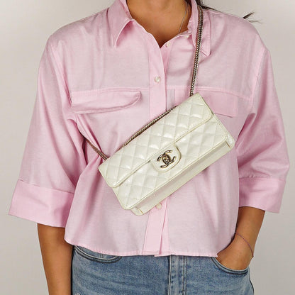 Chanel Evening Star East West Flap Bag aus weißem gestepptem Patentleder