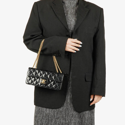 Chanel Evening Star East West Flap Bag aus gestepptem Glitzer-Lackleder