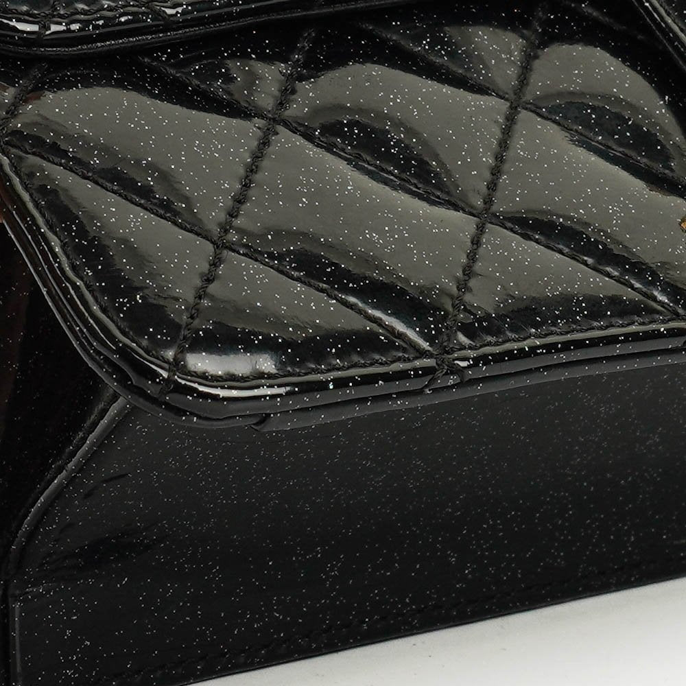 Chanel Evening Star East West Flap Bag aus gestepptem Glitzer-Lackleder