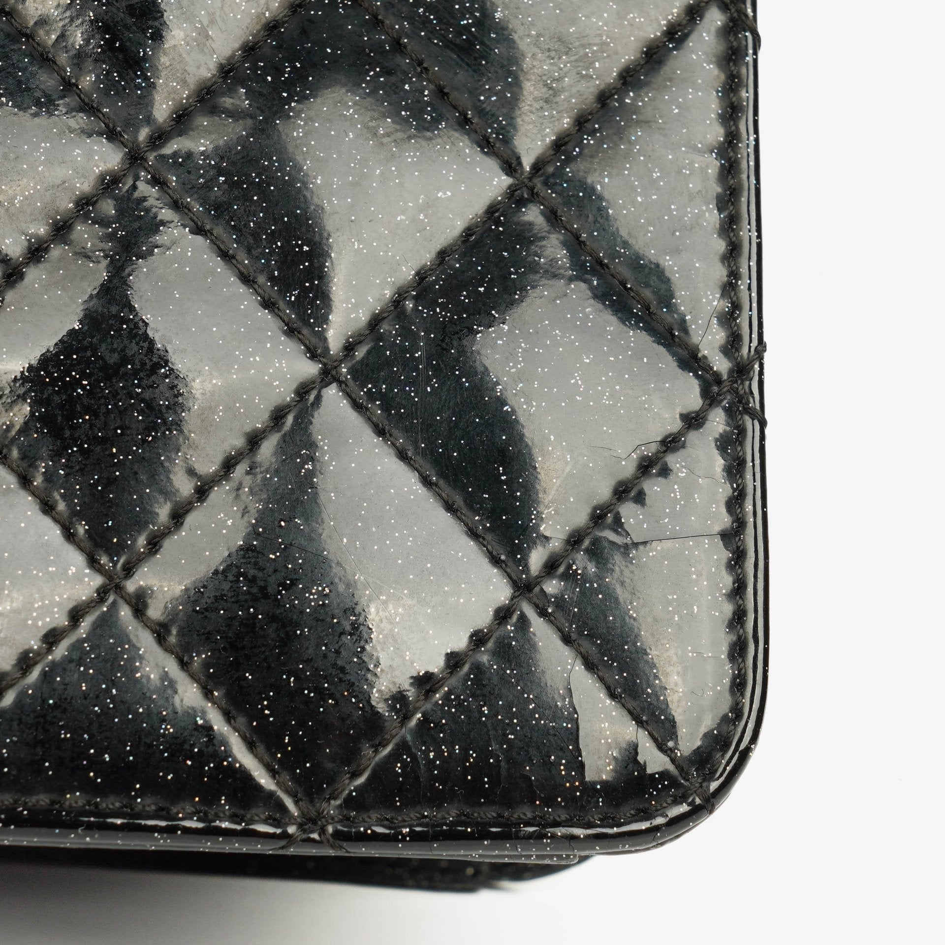 Chanel Evening Star East West Flap Bag aus gestepptem Glitzer-Lackleder