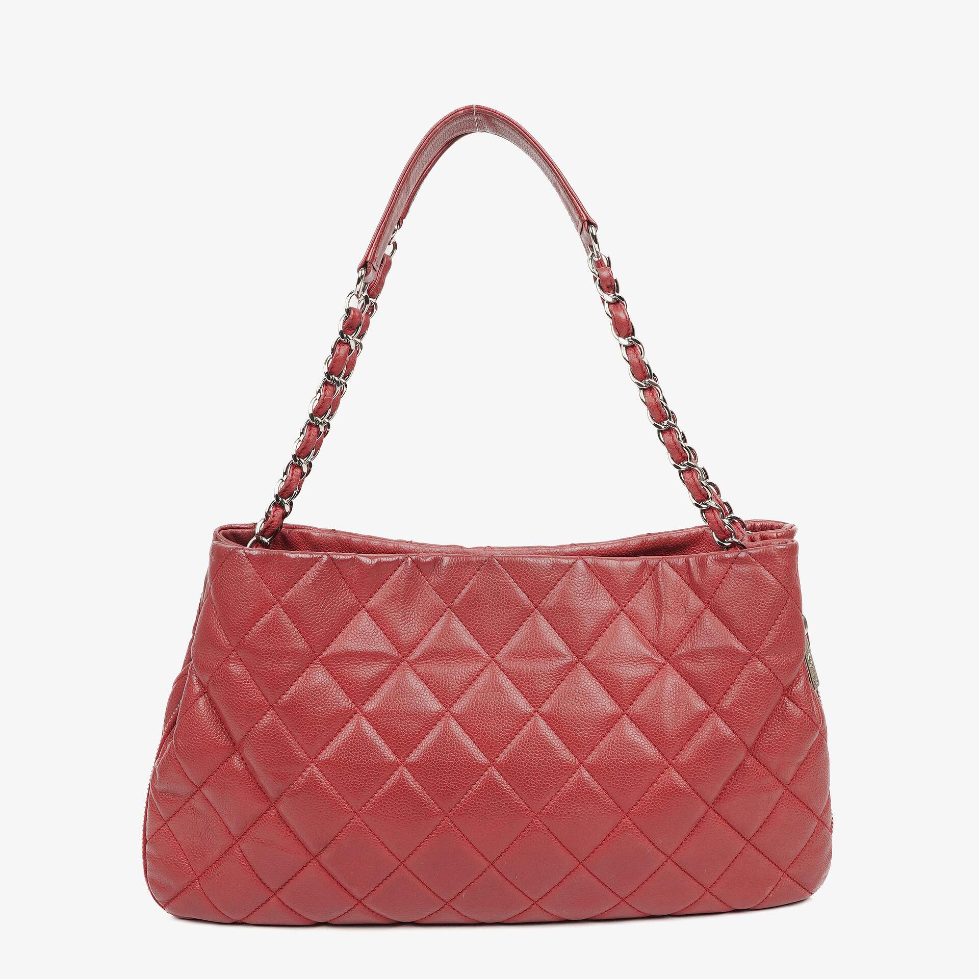 CHANEL Erweiterbare Schultertasche aus gestepptem Caviar-Leder mit Reißverschluss