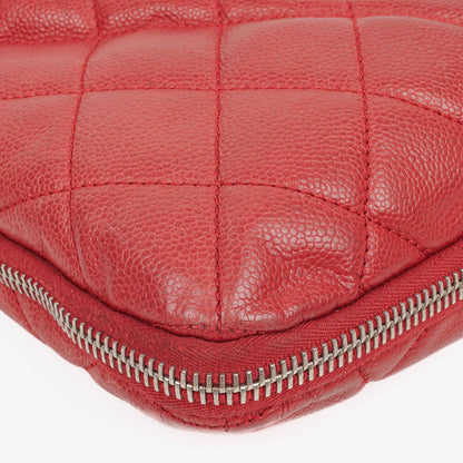 CHANEL Erweiterbare Schultertasche aus gestepptem Caviar-Leder mit Reißverschluss