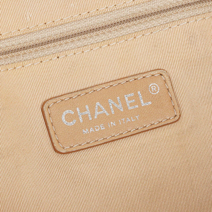 CHANEL Erweiterbare Schultertasche aus gestepptem Caviar-Leder mit Reißverschluss
