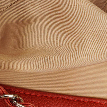 CHANEL Erweiterbare Schultertasche aus gestepptem Caviar-Leder mit Reißverschluss