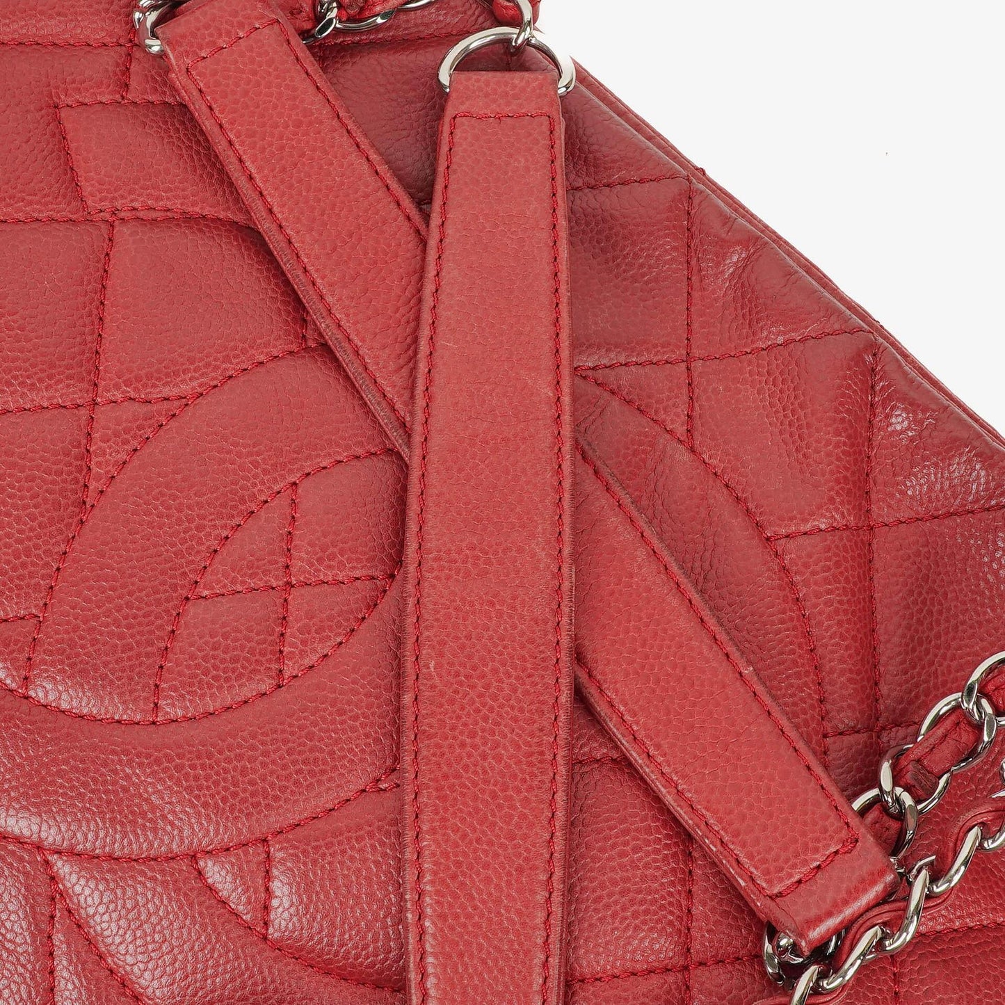 CHANEL Erweiterbare Schultertasche aus gestepptem Caviar-Leder mit Reißverschluss