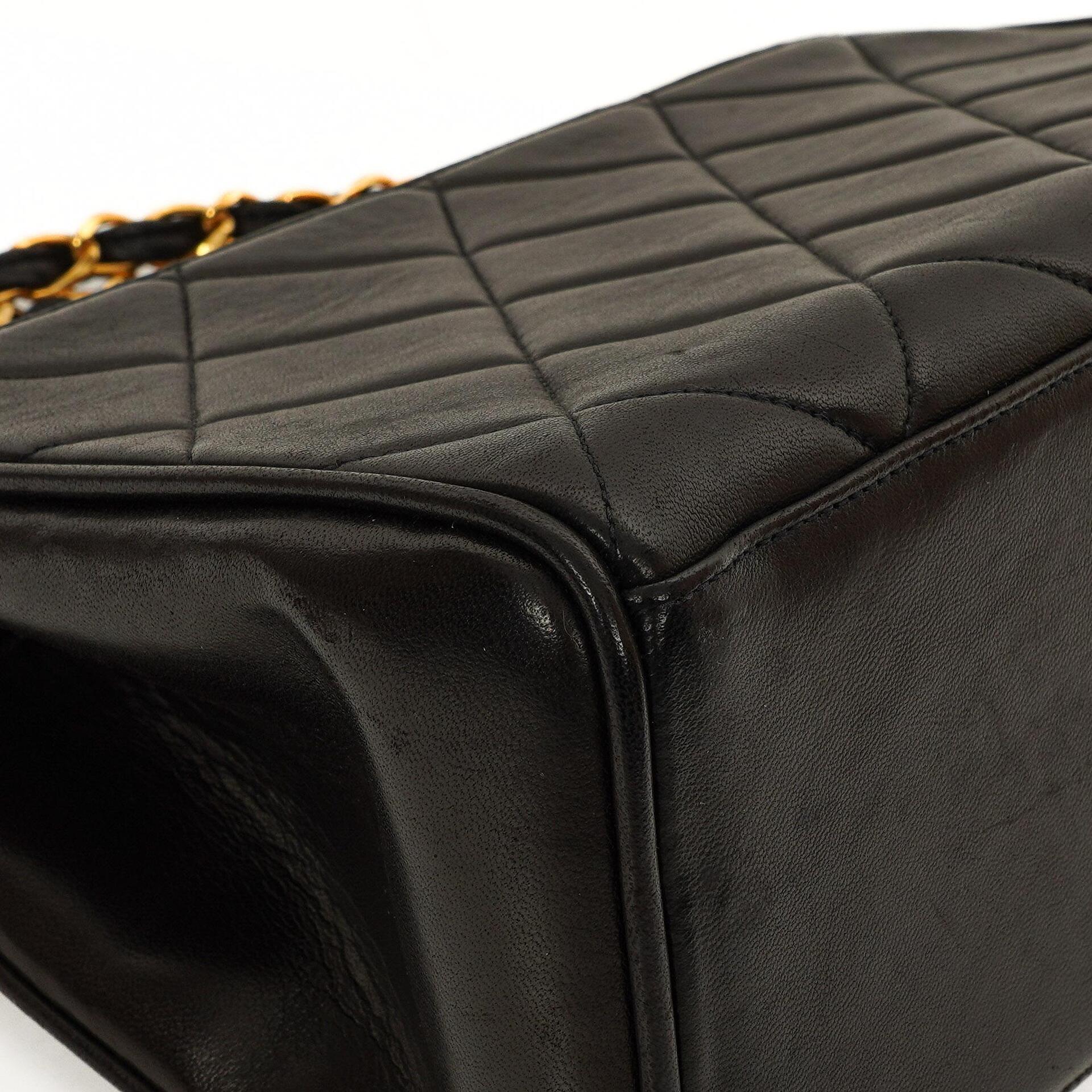 Chanel Flap Tasche Schwarz Gestepptes Lammleder Mit Ketten-Topgriff Und 24K Vergoldeten Beschlägen 1994-1996