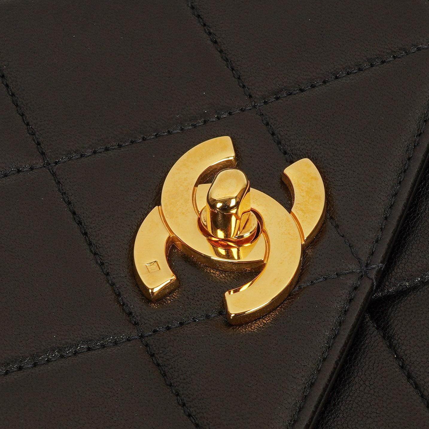 Chanel Flap Tasche Schwarz Gestepptes Lammleder Mit Ketten-Topgriff Und 24K Vergoldeten Beschlägen 1994-1996