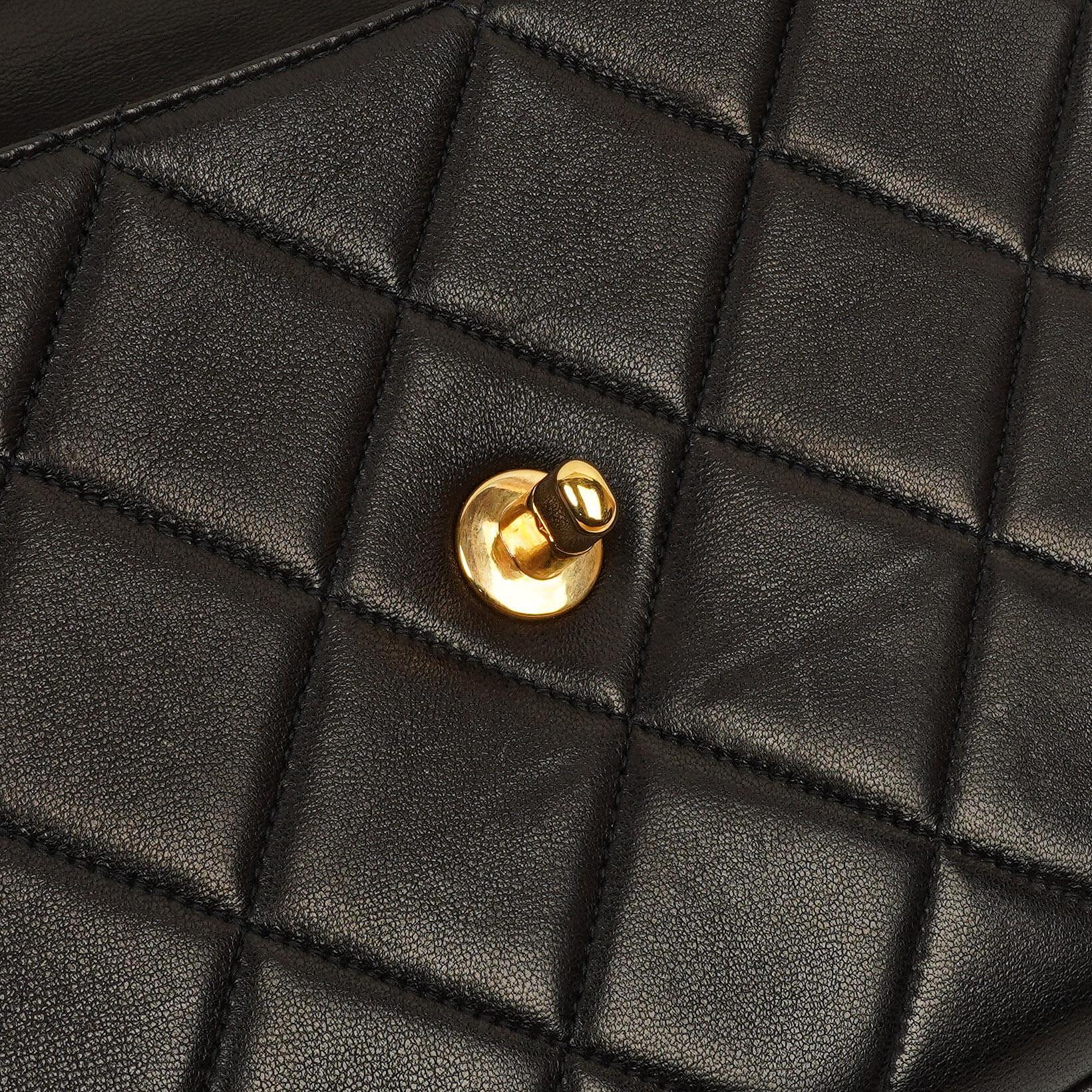 Chanel Flap Tasche Schwarz Gestepptes Lammleder Mit Ketten-Topgriff Und 24K Vergoldeten Beschlägen 1994-1996