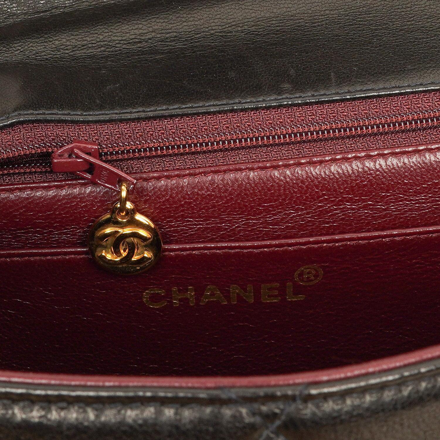 Chanel Flap Tasche Schwarz Gestepptes Lammleder Mit Ketten-Topgriff Und 24K Vergoldeten Beschlägen 1994-1996