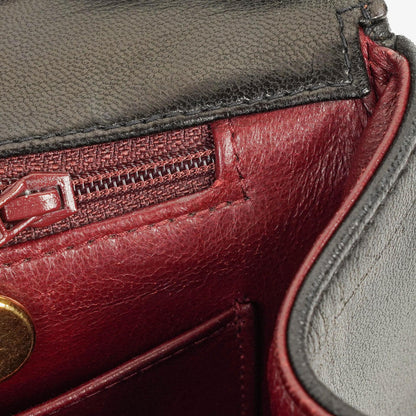 CHANEL Klappentasche aus schwarzem gestepptem Lammleder mit Ketten-Obergriff und 24K vergoldeten Beschlägen
