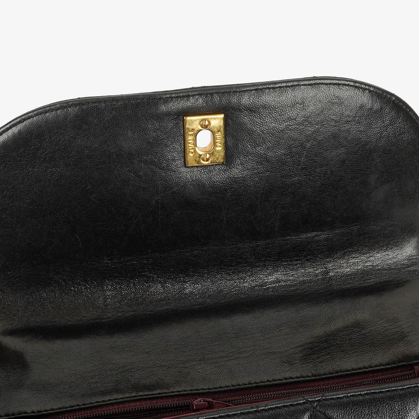 CHANEL Klappentasche aus schwarzem gestepptem Lammleder mit Ketten-Obergriff und 24K vergoldeten Beschlägen