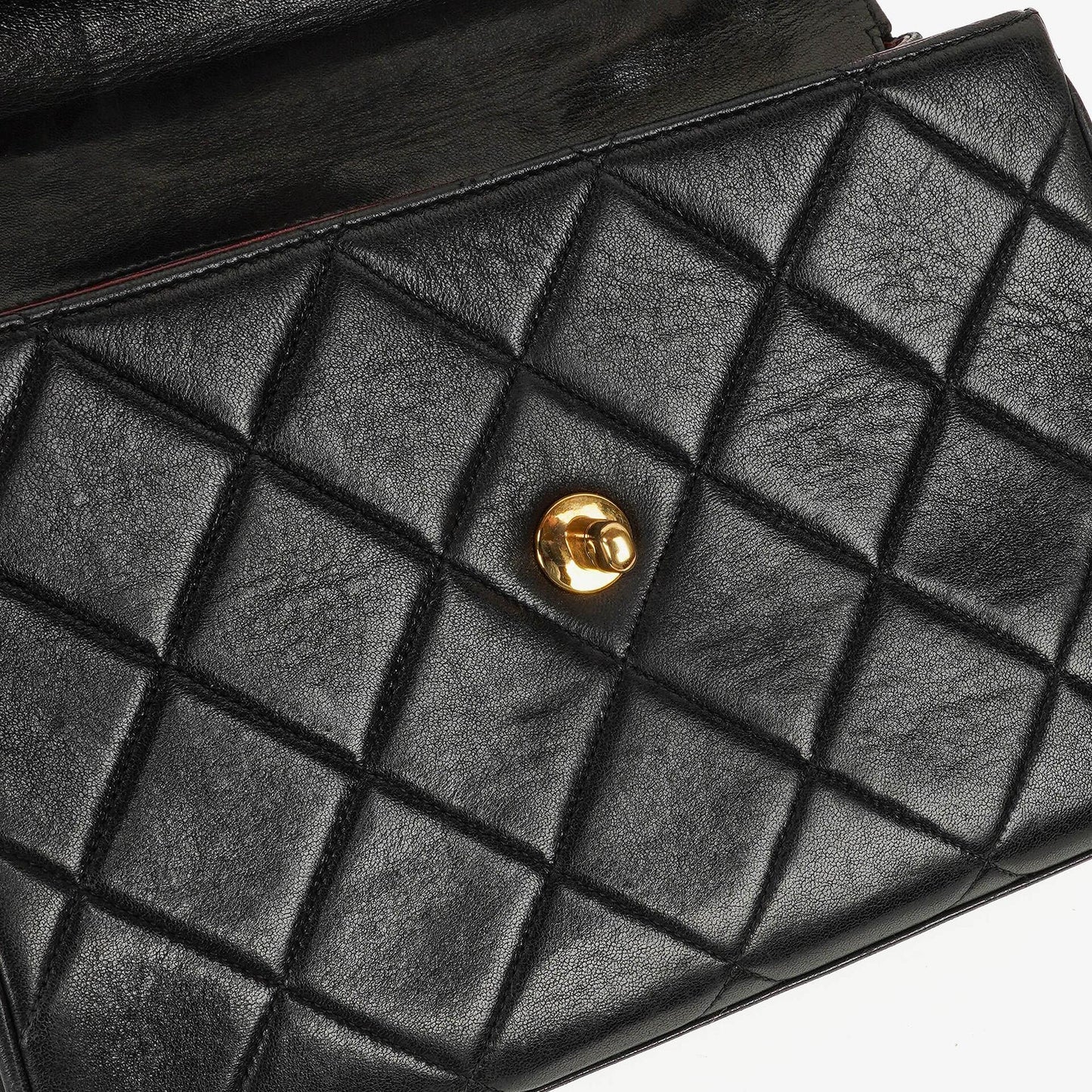CHANEL Klappentasche aus schwarzem gestepptem Lammleder mit Ketten-Obergriff und 24K vergoldeten Beschlägen