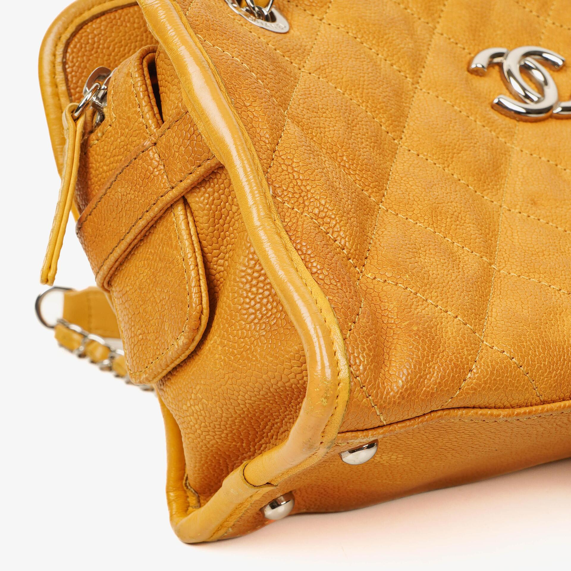 Chanel French Riviera Einkaufstasche aus ockerfarbenem gestepptem Kaviarleder