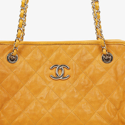 Chanel French Riviera Einkaufstasche aus ockerfarbenem gestepptem Kaviarleder