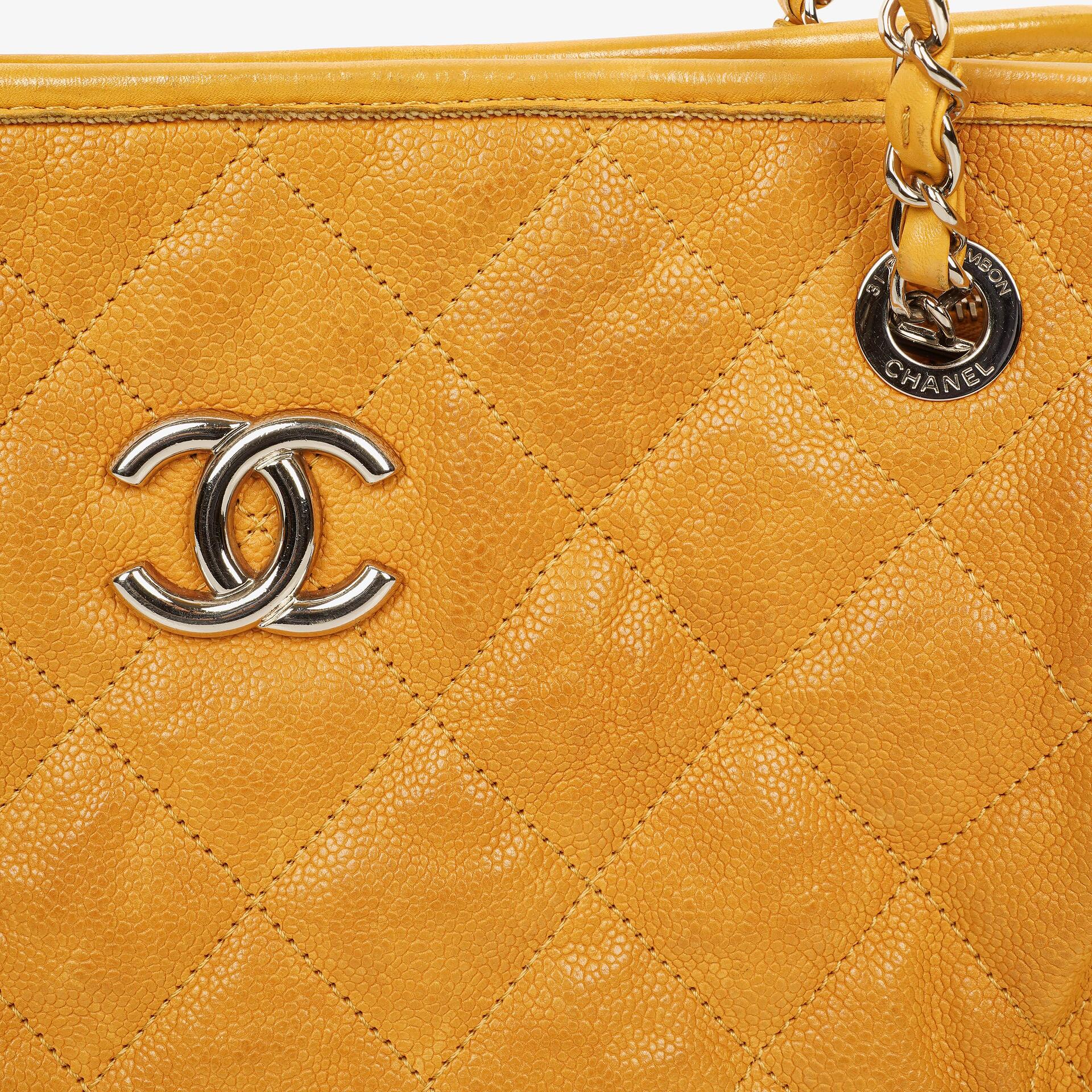 Chanel French Riviera Einkaufstasche aus ockerfarbenem gestepptem Kaviarleder