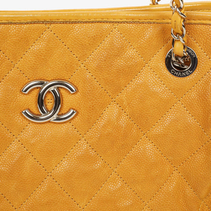 Chanel French Riviera Einkaufstasche aus ockerfarbenem gestepptem Kaviarleder