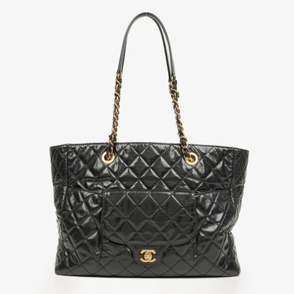 Chanel Große Tote Tasche mit Fronttasche aus glänzendem gestepptem Kalbsleder mit goldfarbenen Beschlägen 2014/2015