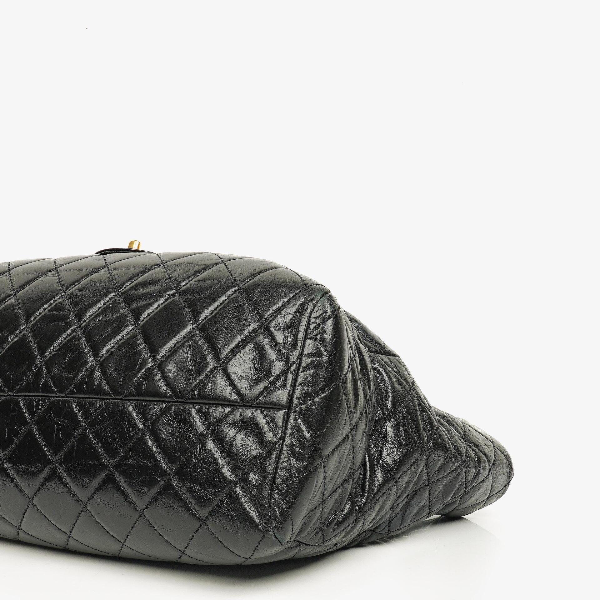 Chanel Große Tote Tasche mit Fronttasche aus glänzendem gestepptem Kalbsleder mit goldfarbenen Beschlägen 2014/2015