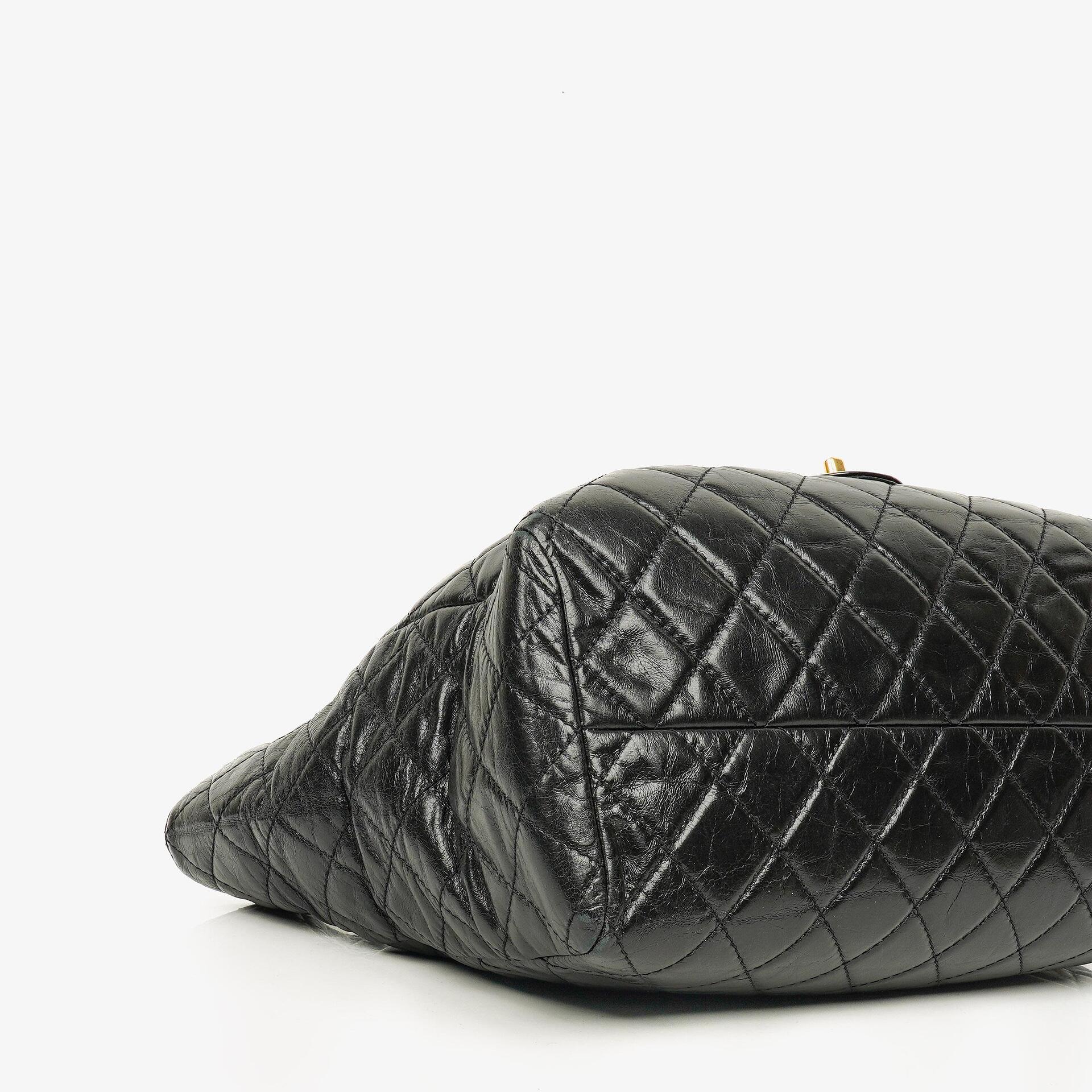 Chanel Große Tote Tasche mit Fronttasche aus glänzendem gestepptem Kalbsleder mit goldfarbenen Beschlägen 2014/2015
