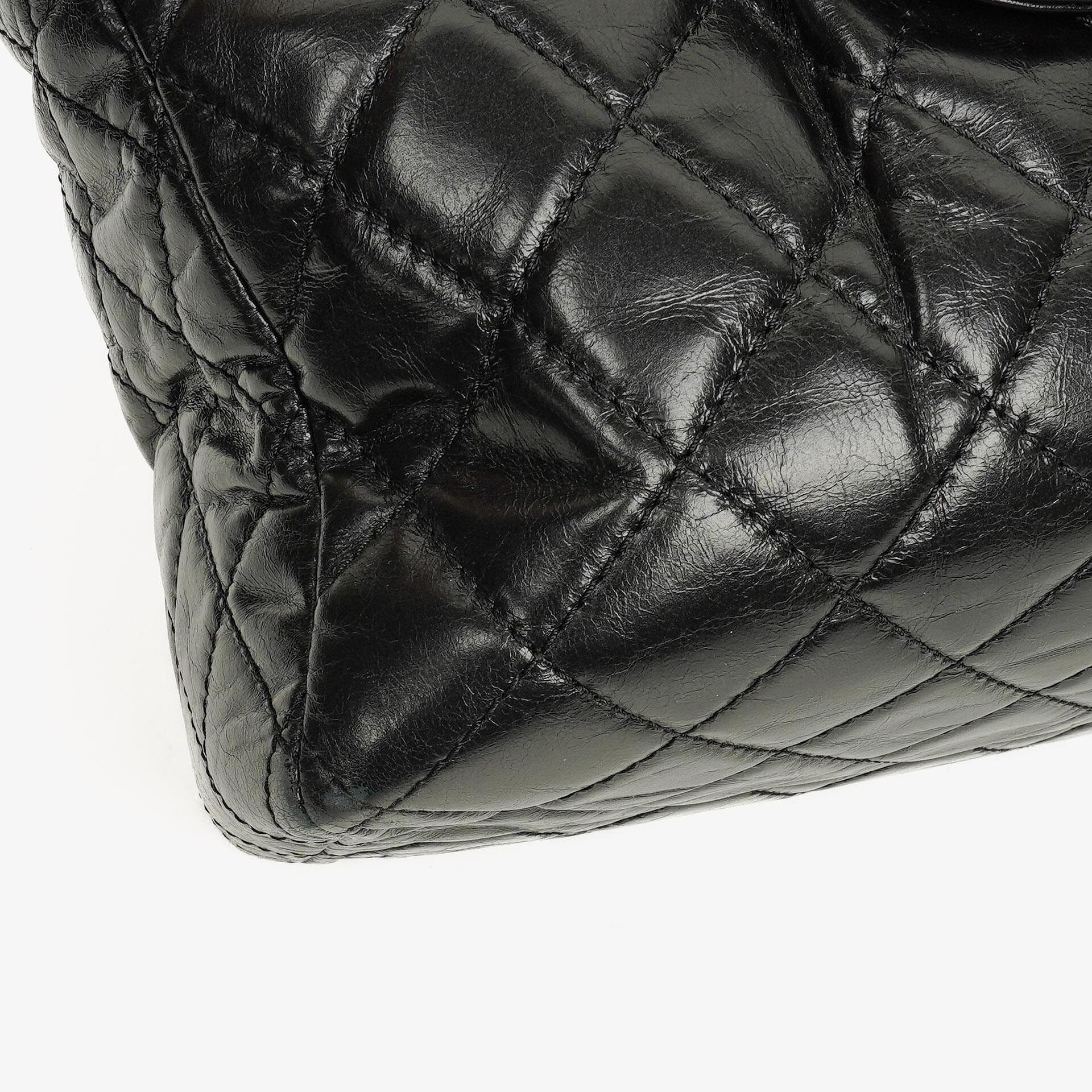 Chanel Große Tote Tasche mit Fronttasche aus glänzendem gestepptem Kalbsleder mit goldfarbenen Beschlägen 2014/2015
