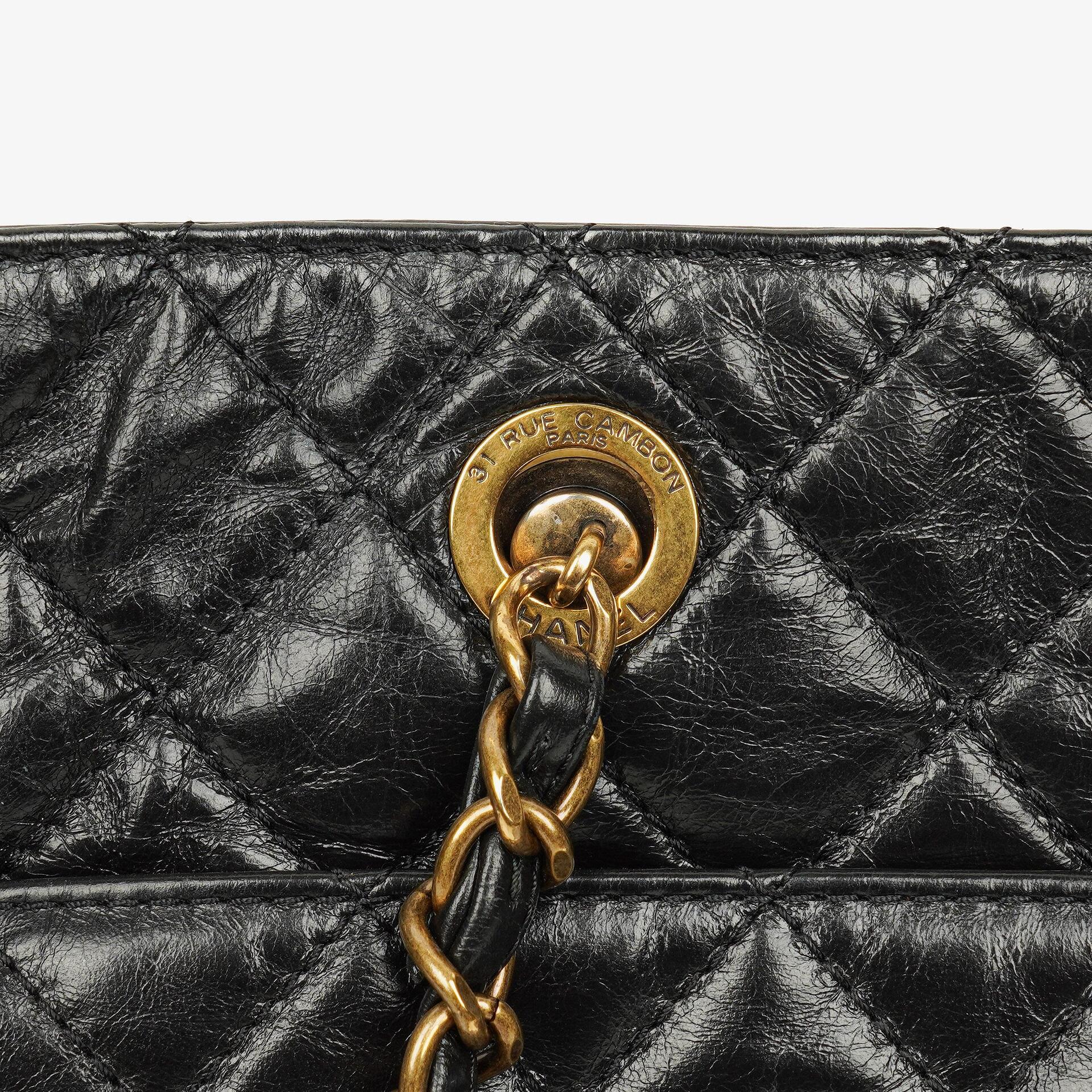 Chanel Große Tote Tasche mit Fronttasche aus glänzendem gestepptem Kalbsleder mit goldfarbenen Beschlägen 2014/2015
