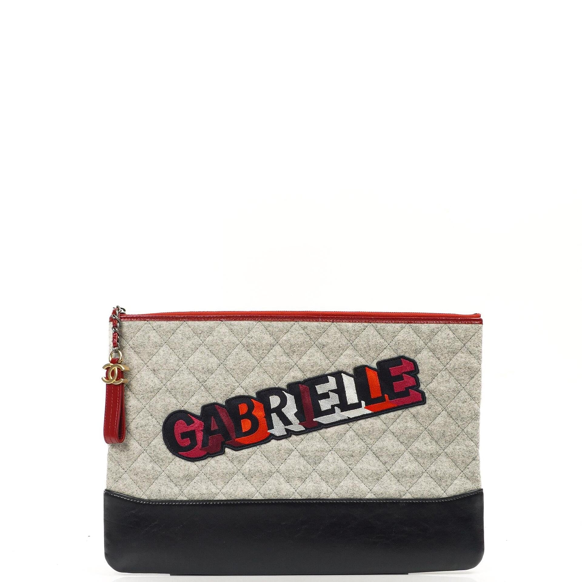 Chanel Gabrielle Pouch Clutch, Grau gesteppte Wolle und marineblaues Kalbsleder